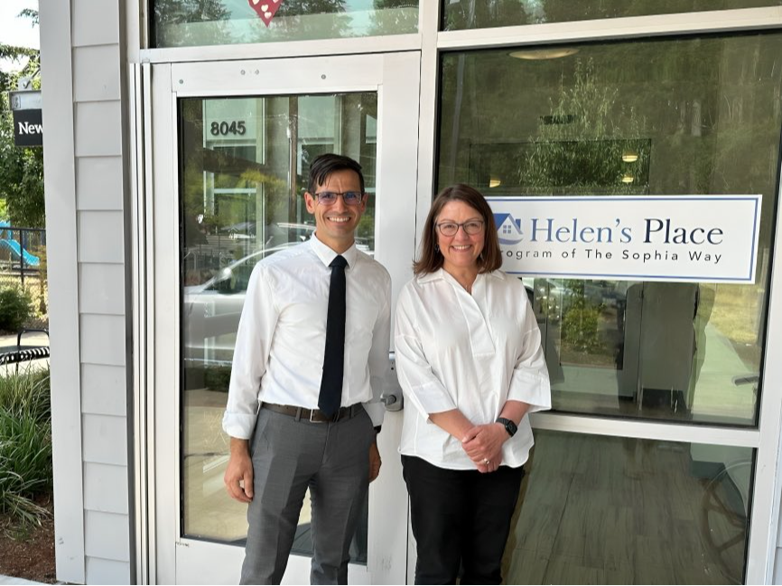 DelBene visits Helen's Place in Kirkland